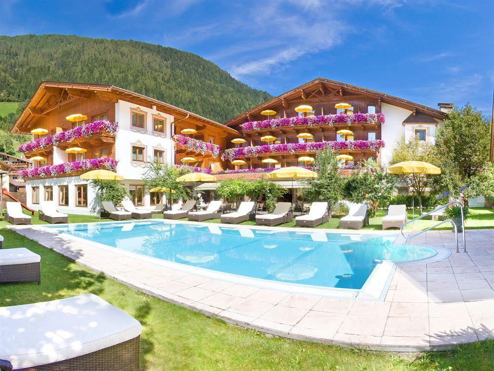 Alpenhotel Tirolerhof Neustift im Stubaital Exterior photo