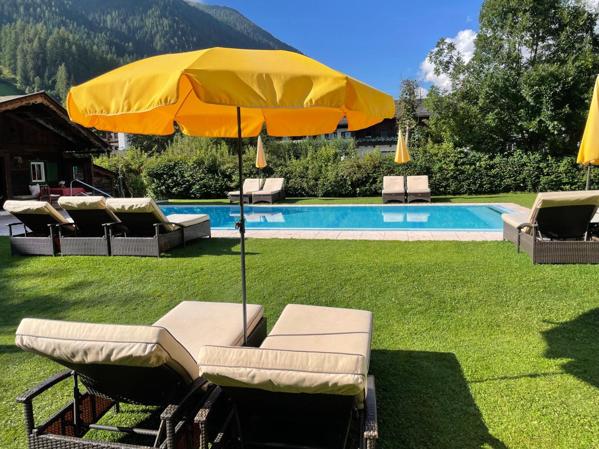 Alpenhotel Tirolerhof Neustift im Stubaital Exterior photo